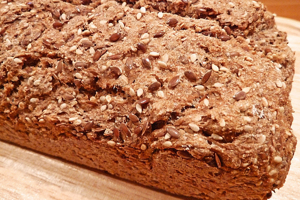 Dinkelvollkornbrot mit Körnern