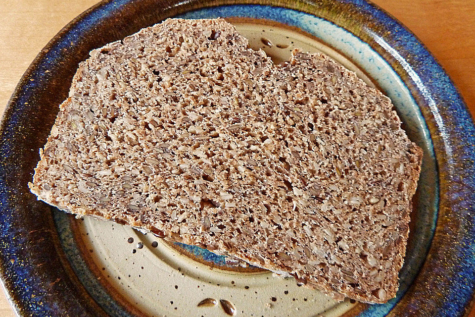 Dinkelvollkornbrot mit Körnern