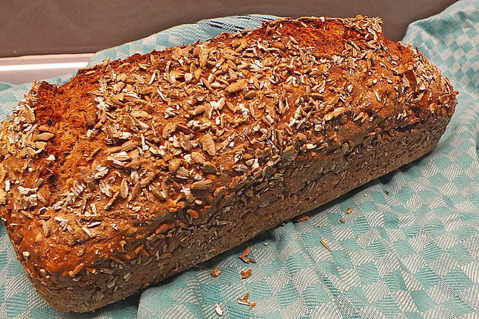 Dinkelvollkornbrot mit Körnern