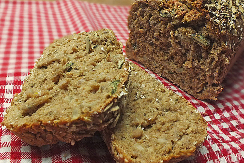 Dinkelvollkornbrot mit Körnern