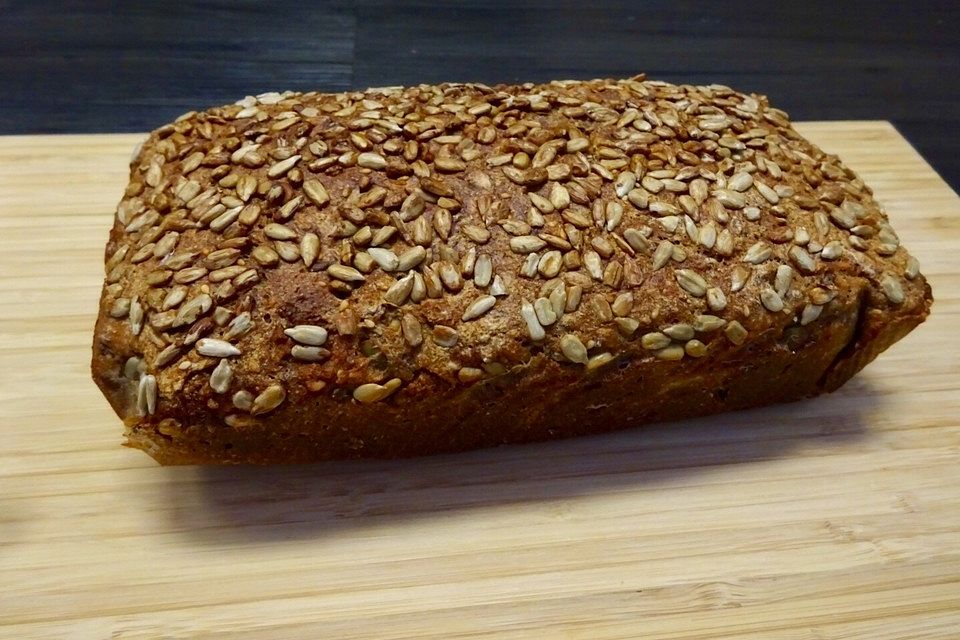 Dinkelvollkornbrot mit Körnern