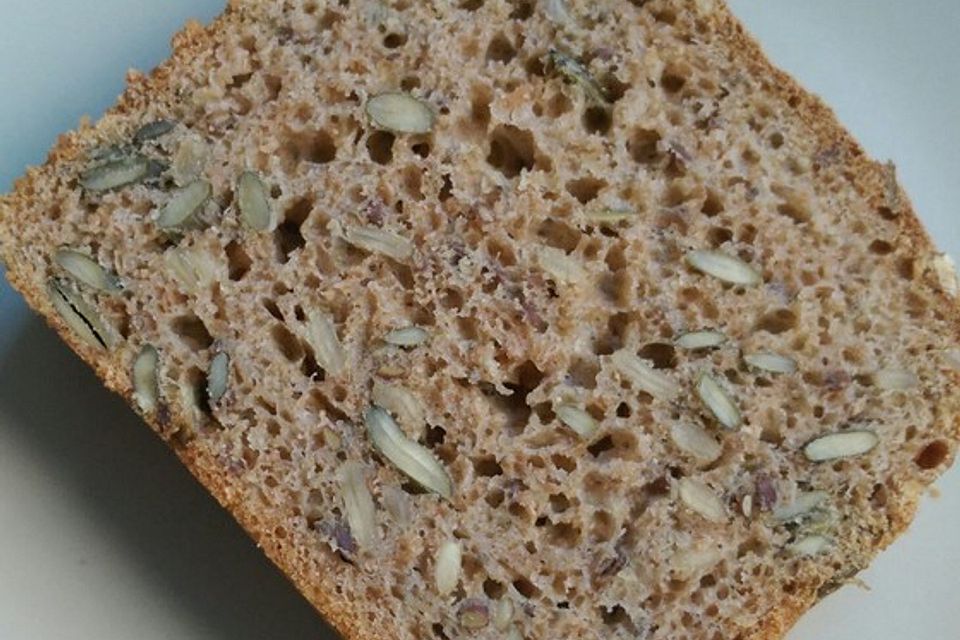 Dinkelvollkornbrot mit Körnern