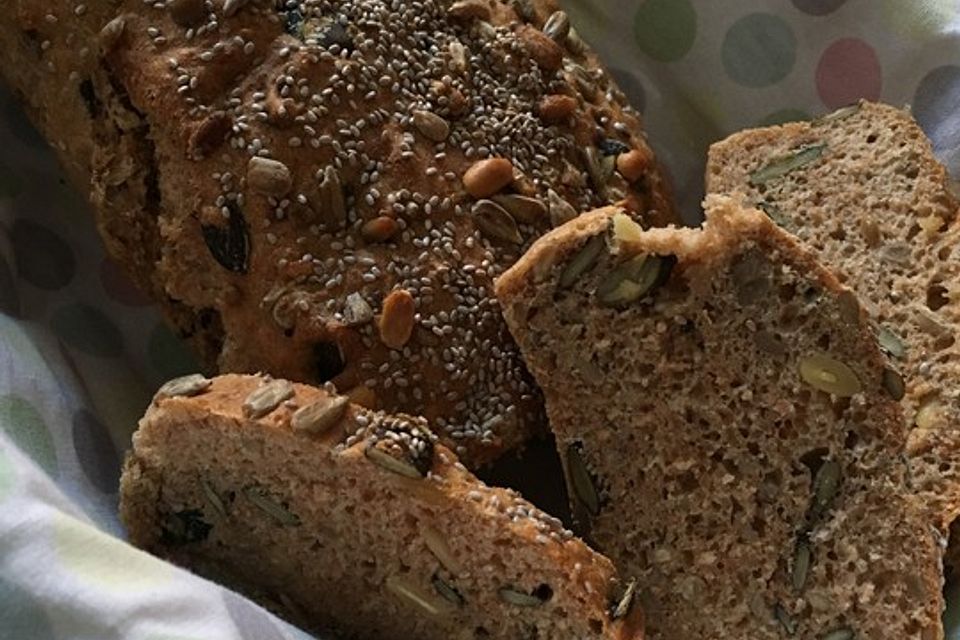 Dinkelvollkornbrot mit Körnern