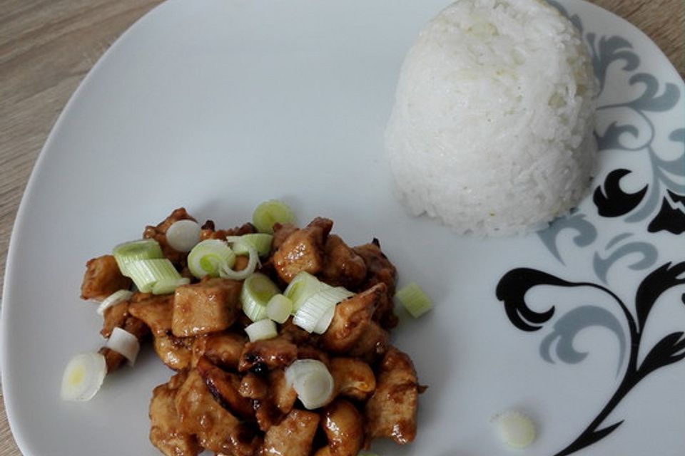 Glasiertes Huhn mit Hoisinsauce und Cashewkernen