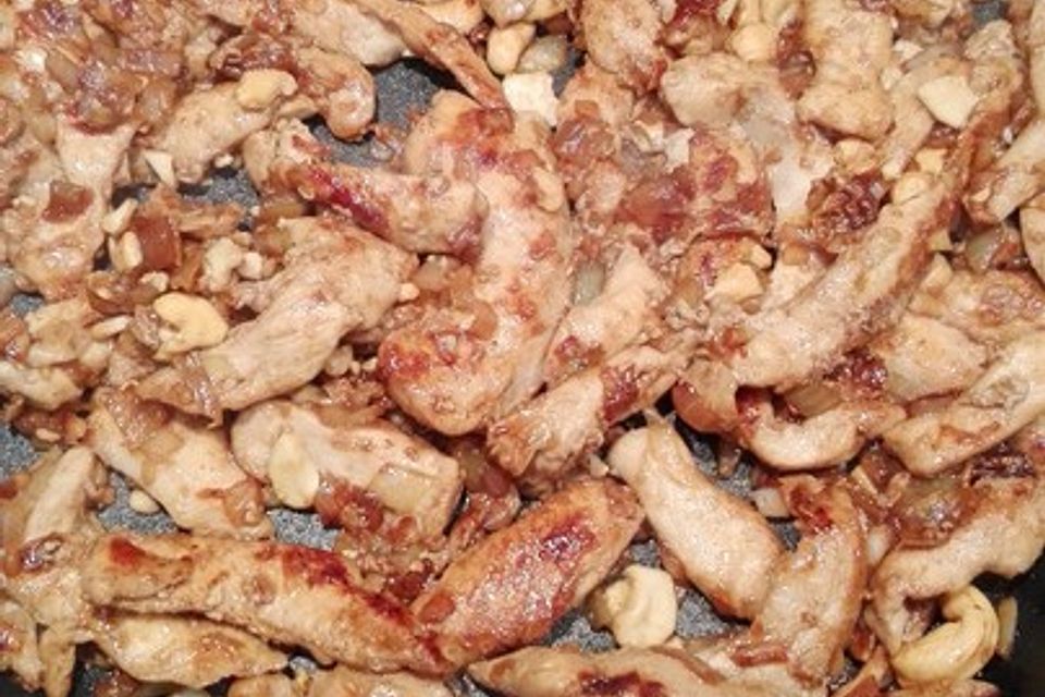 Glasiertes Huhn mit Hoisinsauce und Cashewkernen