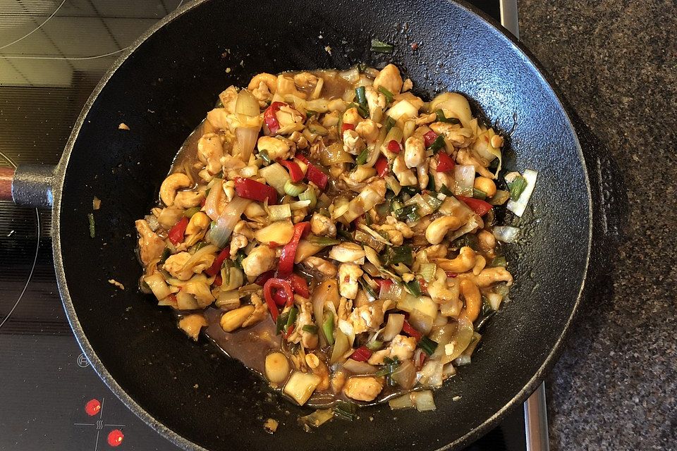 Glasiertes Huhn mit Hoisinsauce und Cashewkernen