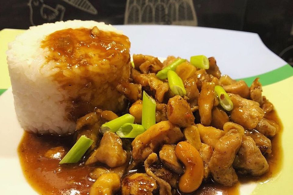 Glasiertes Huhn mit Hoisinsauce und Cashewkernen