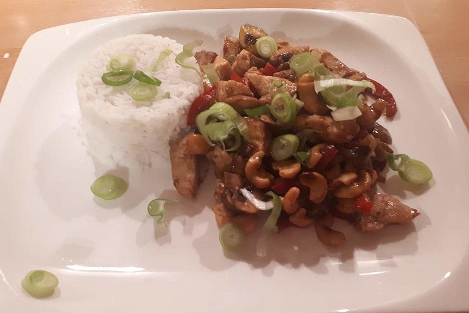 Glasiertes Huhn mit Hoisinsauce und Cashewkernen