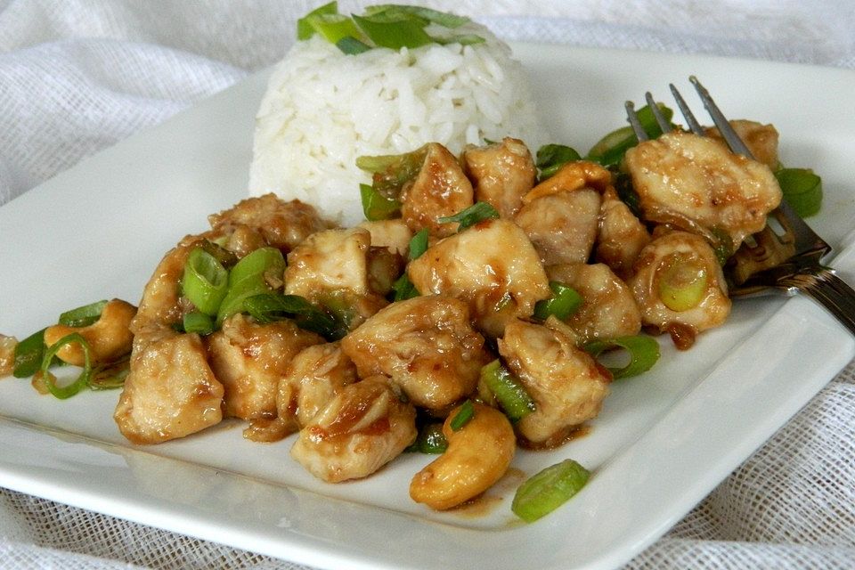 Glasiertes Huhn mit Hoisinsauce und Cashewkernen