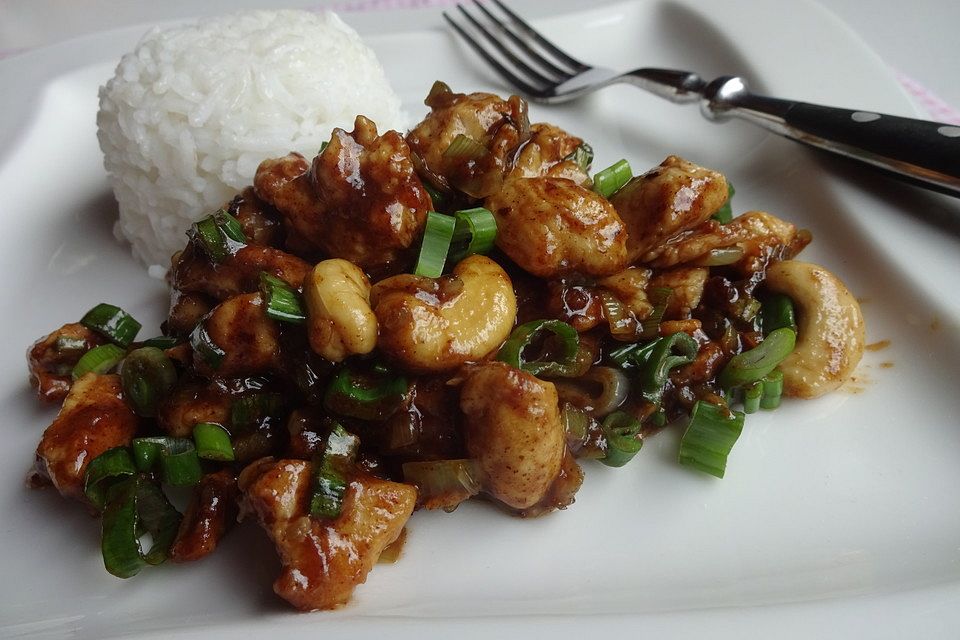 Glasiertes Huhn mit Hoisinsauce und Cashewkernen