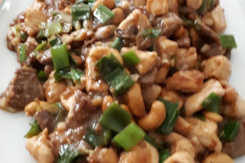 Glasiertes Huhn mit Hoisinsauce und Cashewkernen