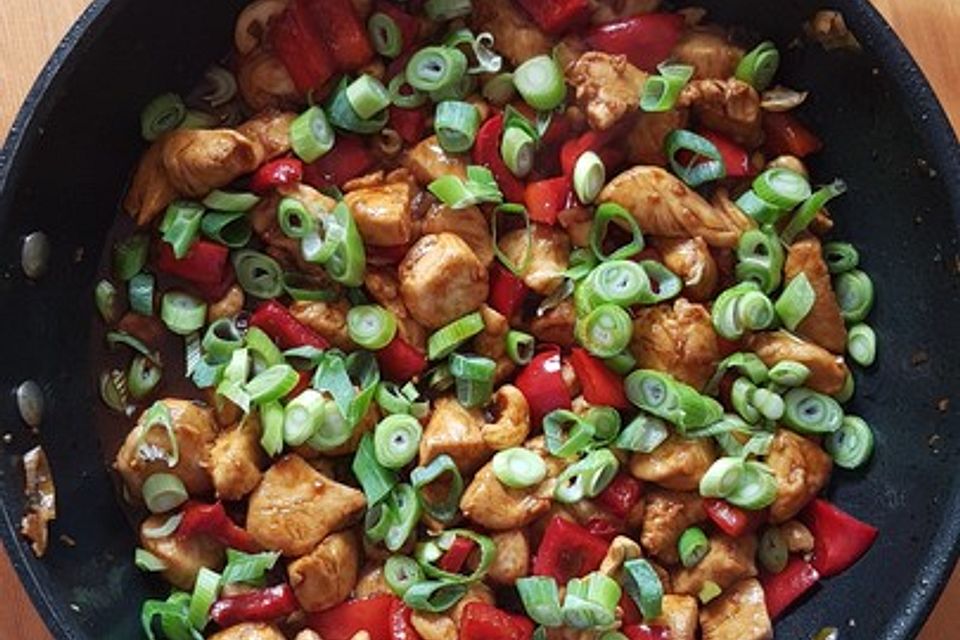 Glasiertes Huhn mit Hoisinsauce und Cashewkernen