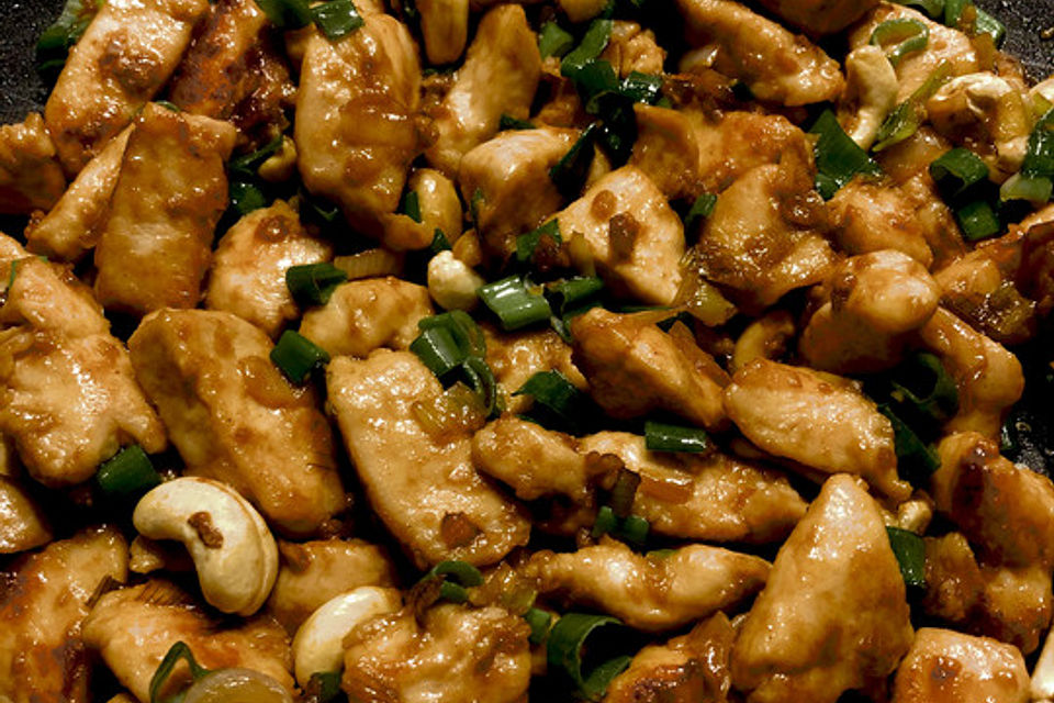 Glasiertes Huhn mit Hoisinsauce und Cashewkernen