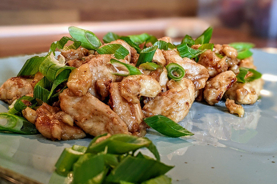 Glasiertes Huhn mit Hoisinsauce und Cashewkernen