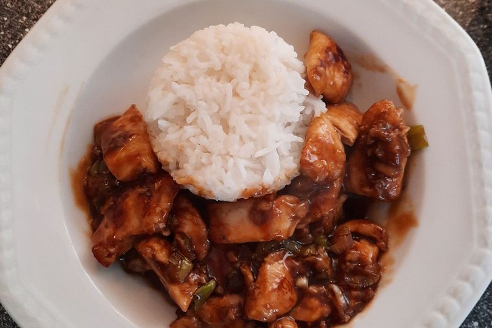 Glasiertes Huhn mit Hoisinsauce und Cashewkernen