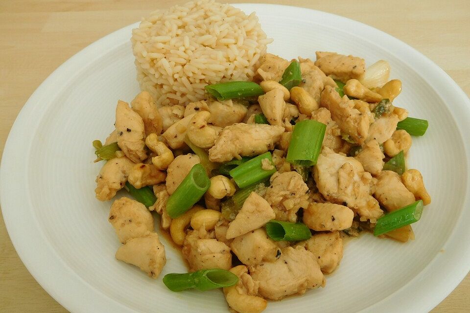 Glasiertes Huhn mit Hoisinsauce und Cashewkernen