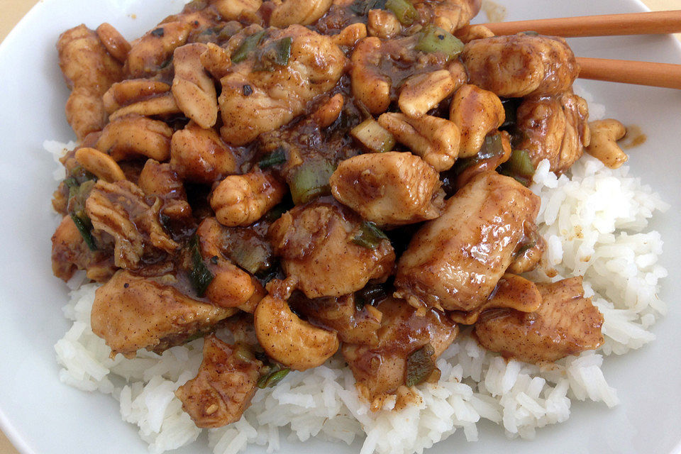 Glasiertes Huhn mit Hoisinsauce und Cashewkernen