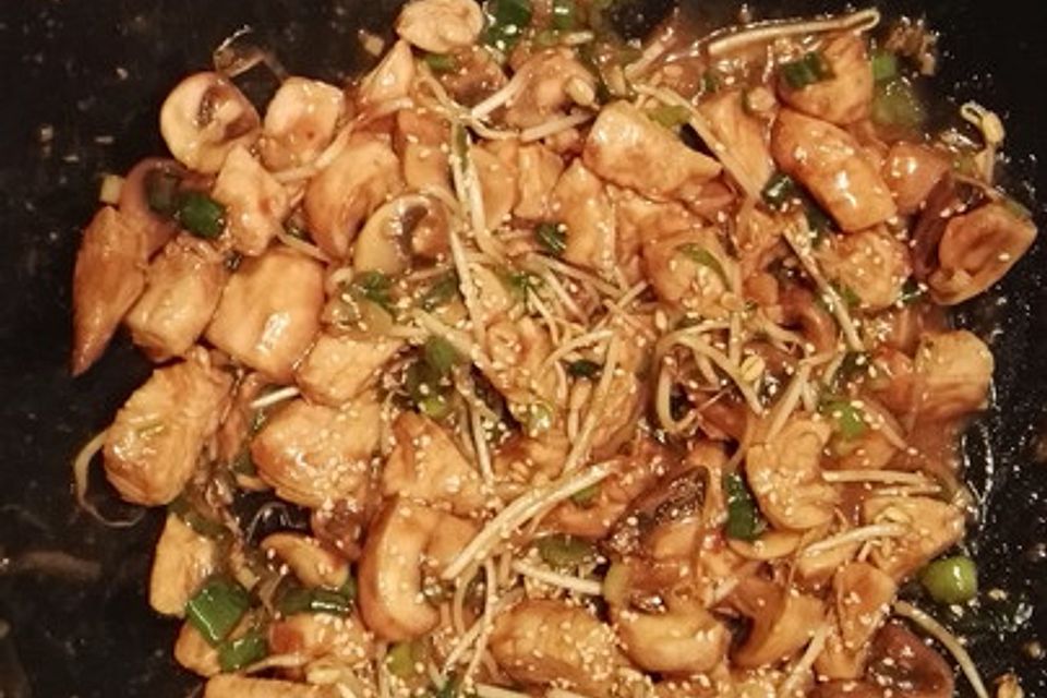 Glasiertes Huhn mit Hoisinsauce und Cashewkernen