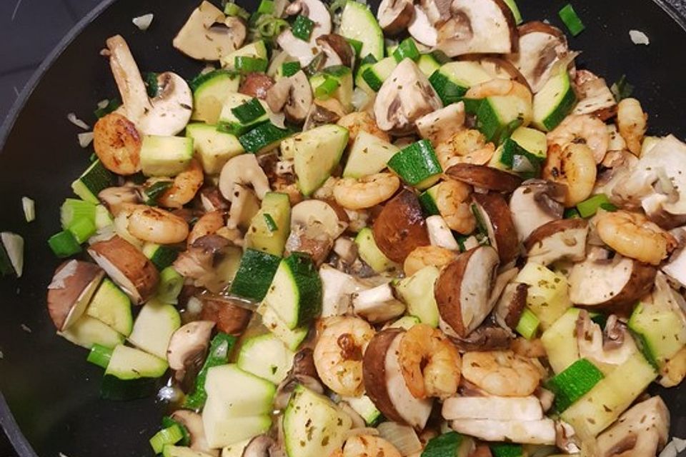 Champignon-Zucchini-Pfanne mit Garnelen