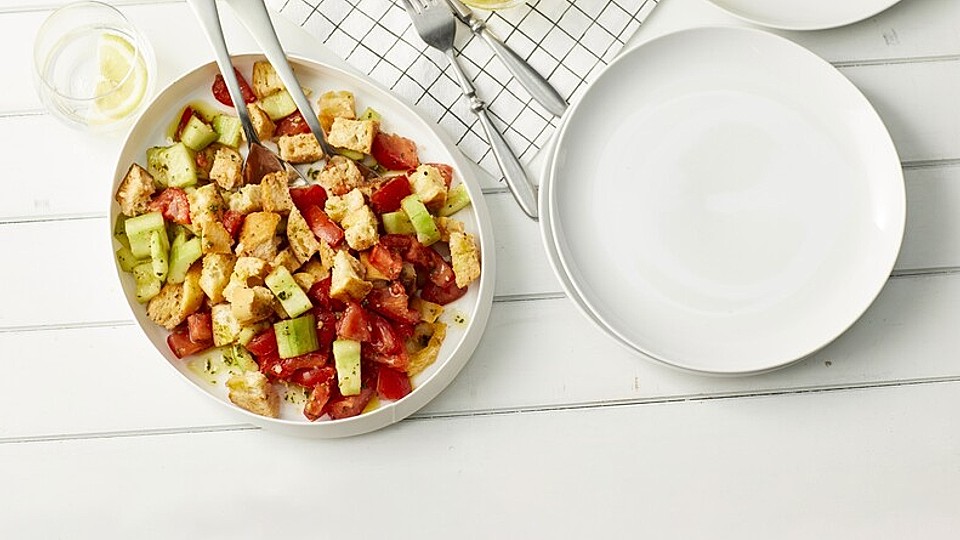 Italienischer Brotsalat - Panzanella speciale-image