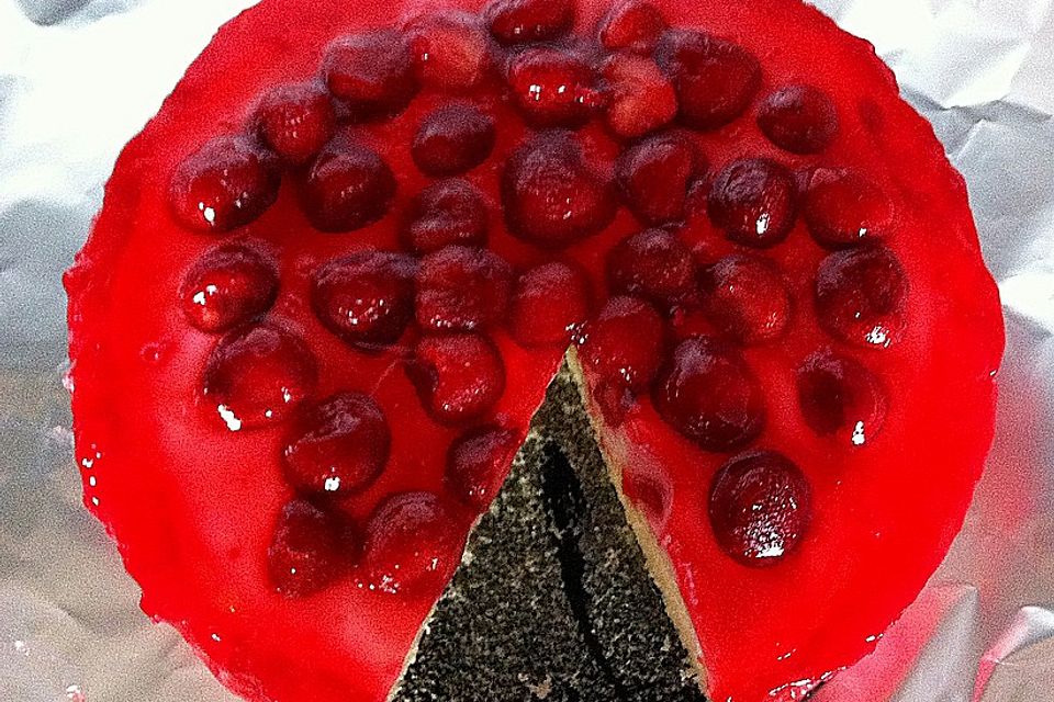 Erdbeerkuchen mit Biskuitboden Erdbeerkuchen mit Biskuitboden