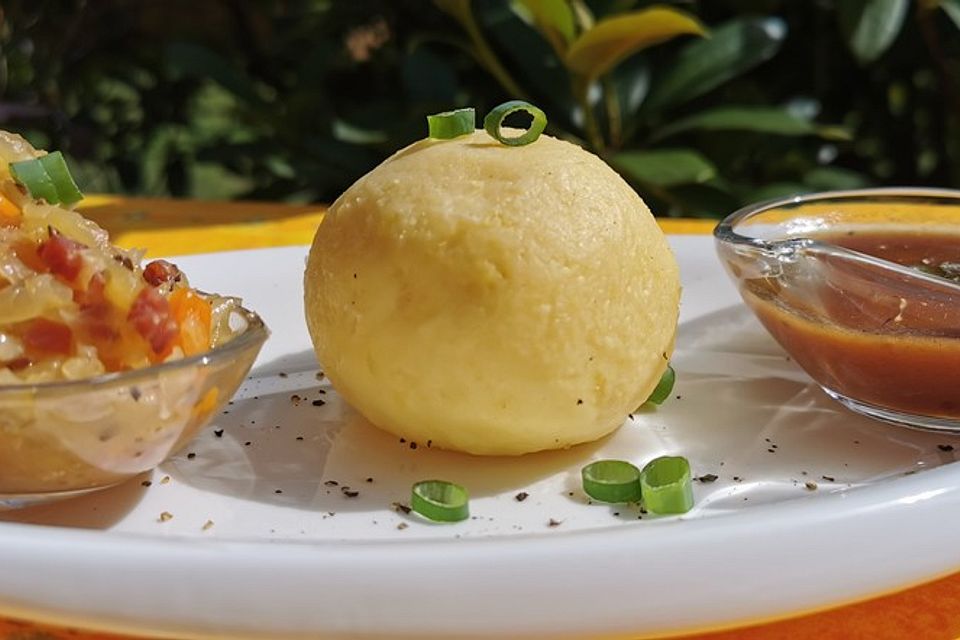 Halbseidene Kartoffelklöße Halbseidene Kartoffelklöße
