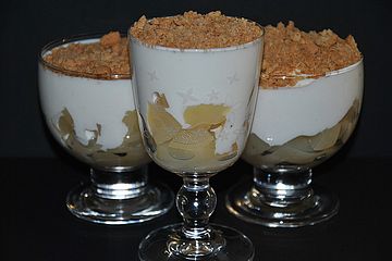 Birnen-Quark-Dessert mit Amarettinikruste