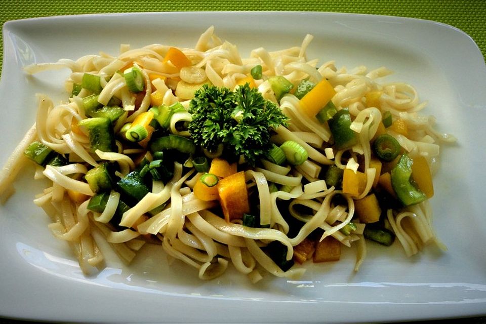 Chinesischer Nudelsalat