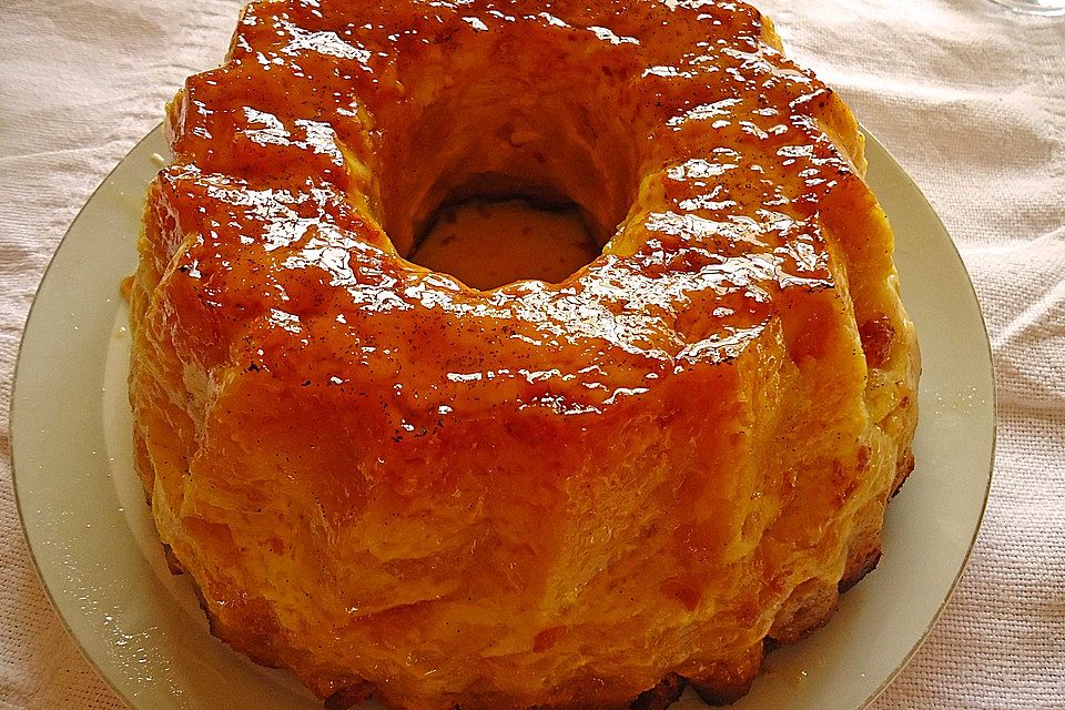 Karamellisierter Brotpudding mit Aprikosen