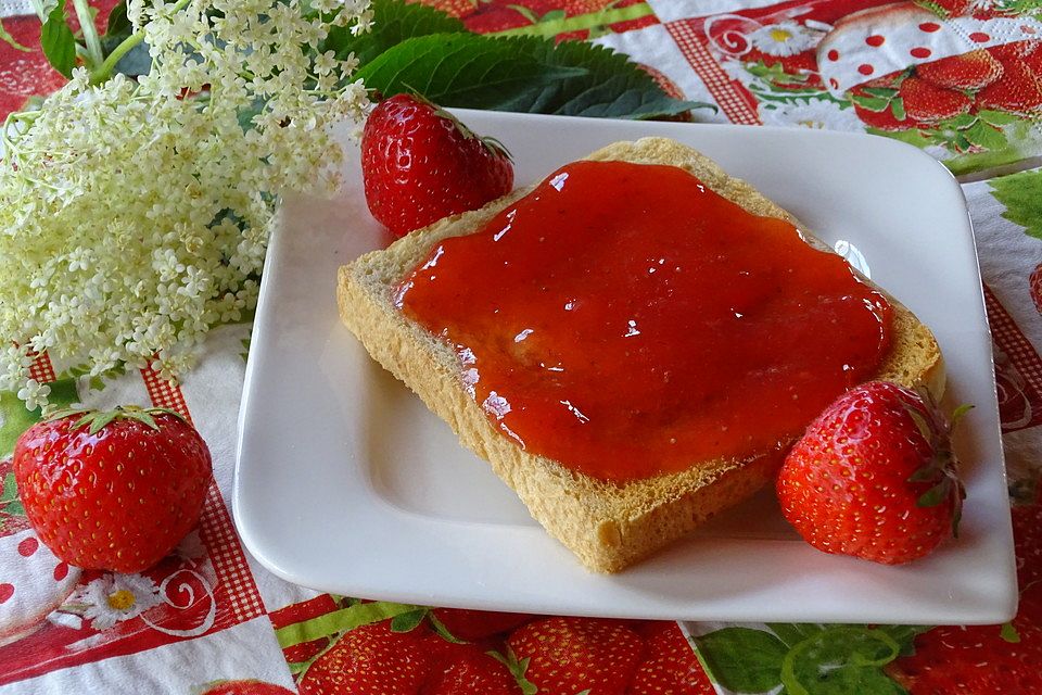 Erdbeer-Zitronen-Holunderblüten-Marmelade