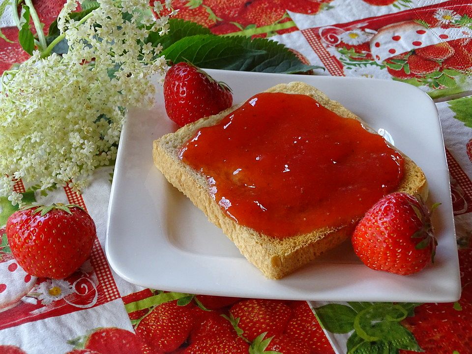 Erdbeer-Zitronen-Holunderblüten-Marmelade von Sandybee| Chefkoch