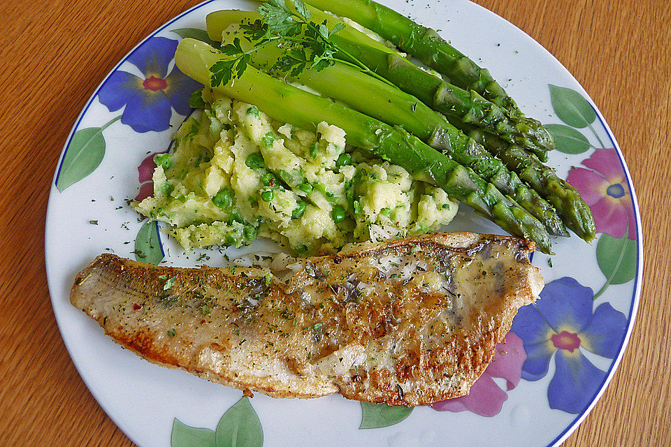 Spargel mit Currybutter und gebratenem Zander