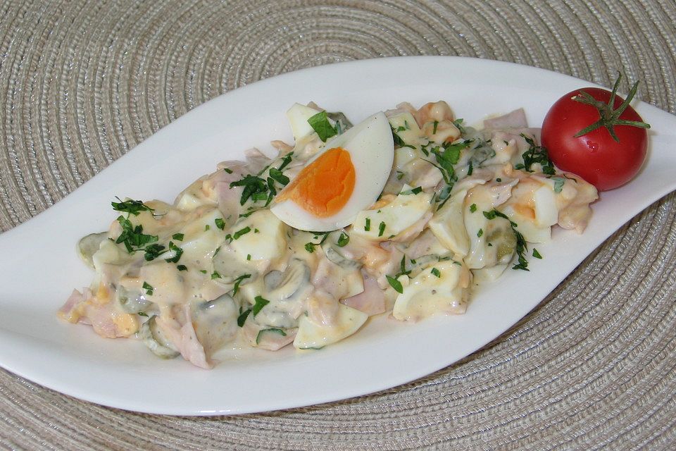 Eiersalat mit Schinken und Gewürzgurken