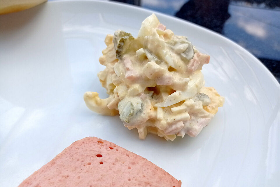 Eiersalat mit Schinken und Gewürzgurken