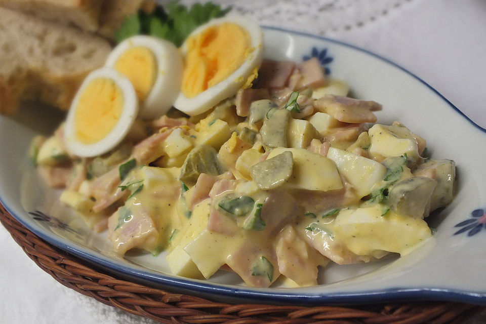 Eiersalat mit Schinken und Gewürzgurken