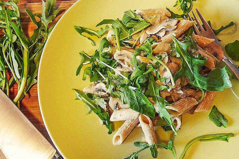 Pasta in falscher Champignon-Sahnesoße mit Rucola