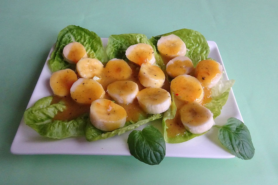 Bananensalat mit Aprikosen-Curry-Mayonnaise