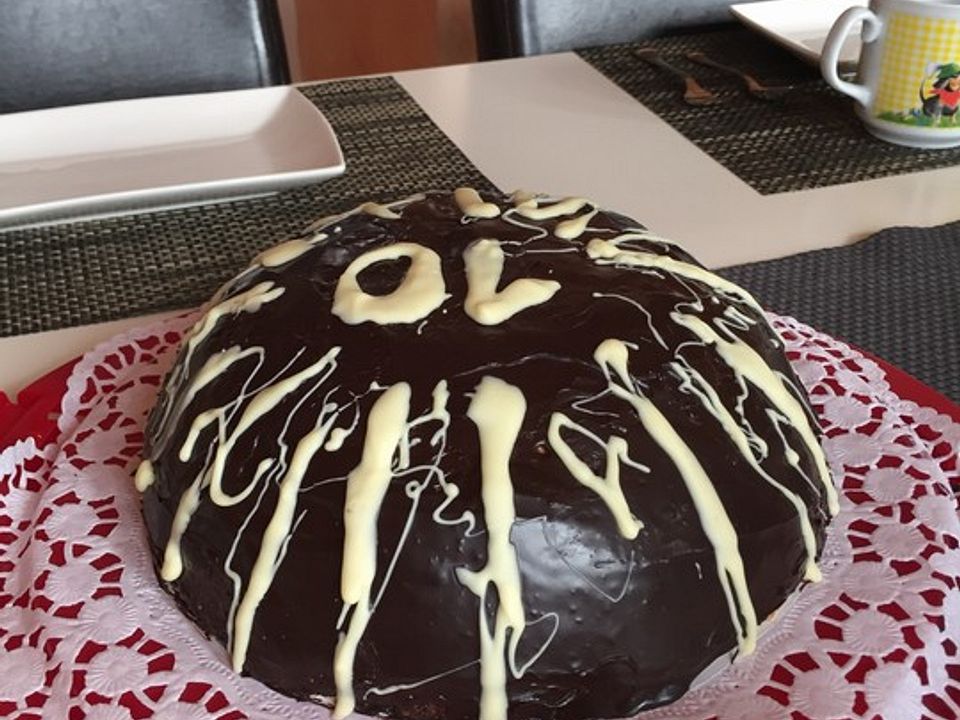 Schoko-Kuppeltorte mit Nougat-Sahne-Füllung von Sofi| Chefkoch