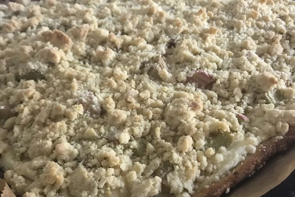 Rhabarberblechkuchen mit Streusel Rhabarberblechkuchen mit Streusel
