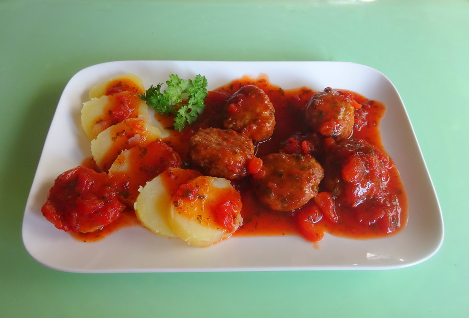 Einfache Hackballchen Mit Tomatensauce Rezepte Chefkoch 