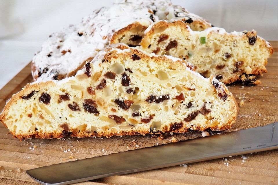 Saftiger Quarkstollen