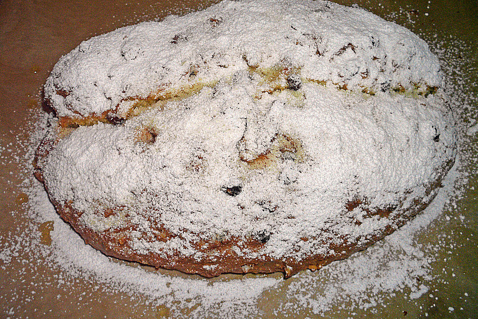 Saftiger Quarkstollen