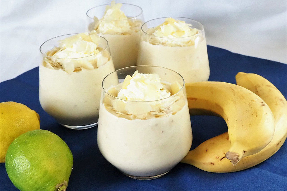 Bananenpudding mit Sahne