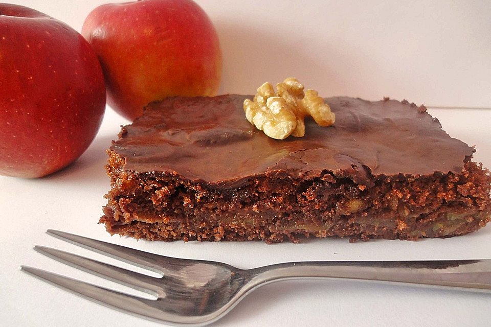 Apfel-Schokokuchen mit Walnüssen vom Blech