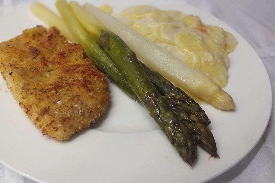 Knusperschnitzel mit Spargel und Kartoffelgratin