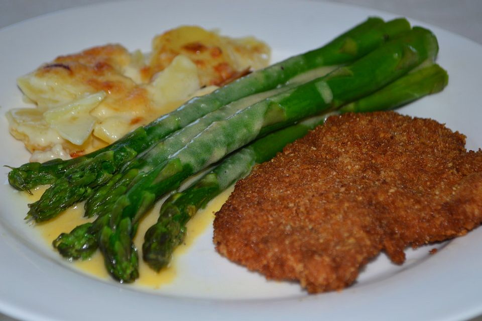 Knusperschnitzel mit Spargel und Kartoffelgratin