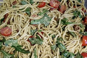 Spaghettisalat Mit Knoblauch Und Getrockneten Tomaten Von Eifelbauerkuche Chefkoch