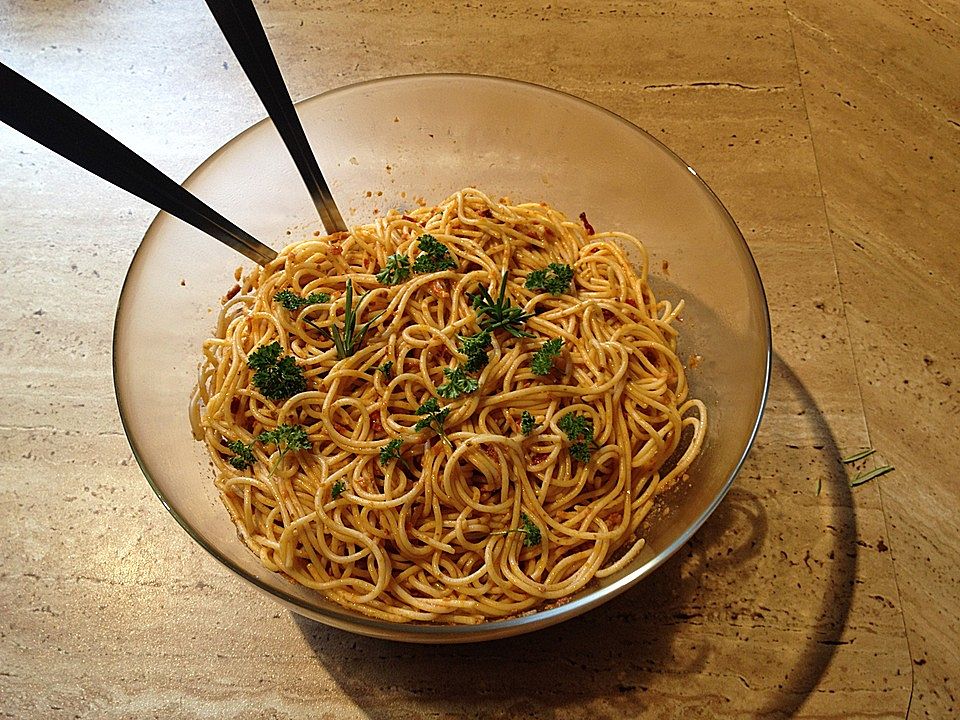 Spaghettisalat mit Knoblauch und getrockneten Tomaten von ...
