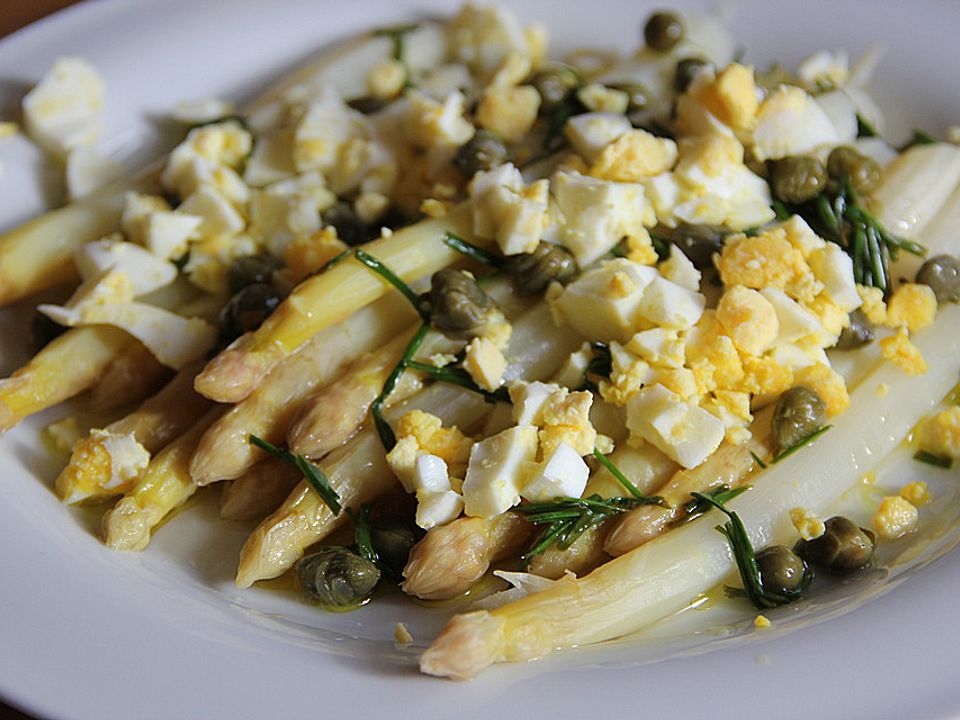Spargelsalat mit Kapern und Ei von Parmigiana| Chefkoch