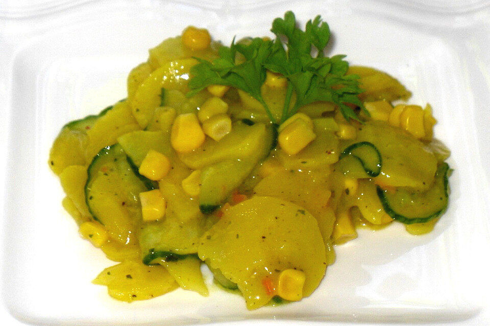 Kartoffel-Gurken-Mais-Salat